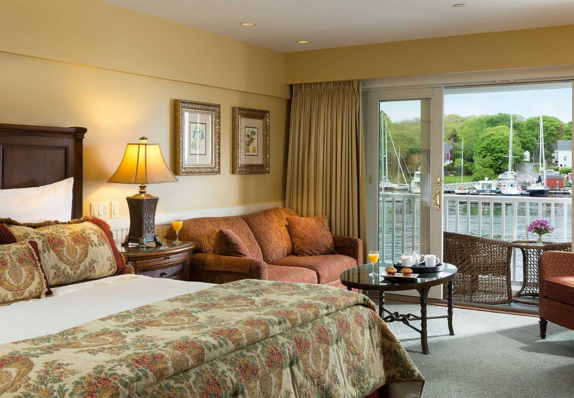 Grand Harbor 4* Camden